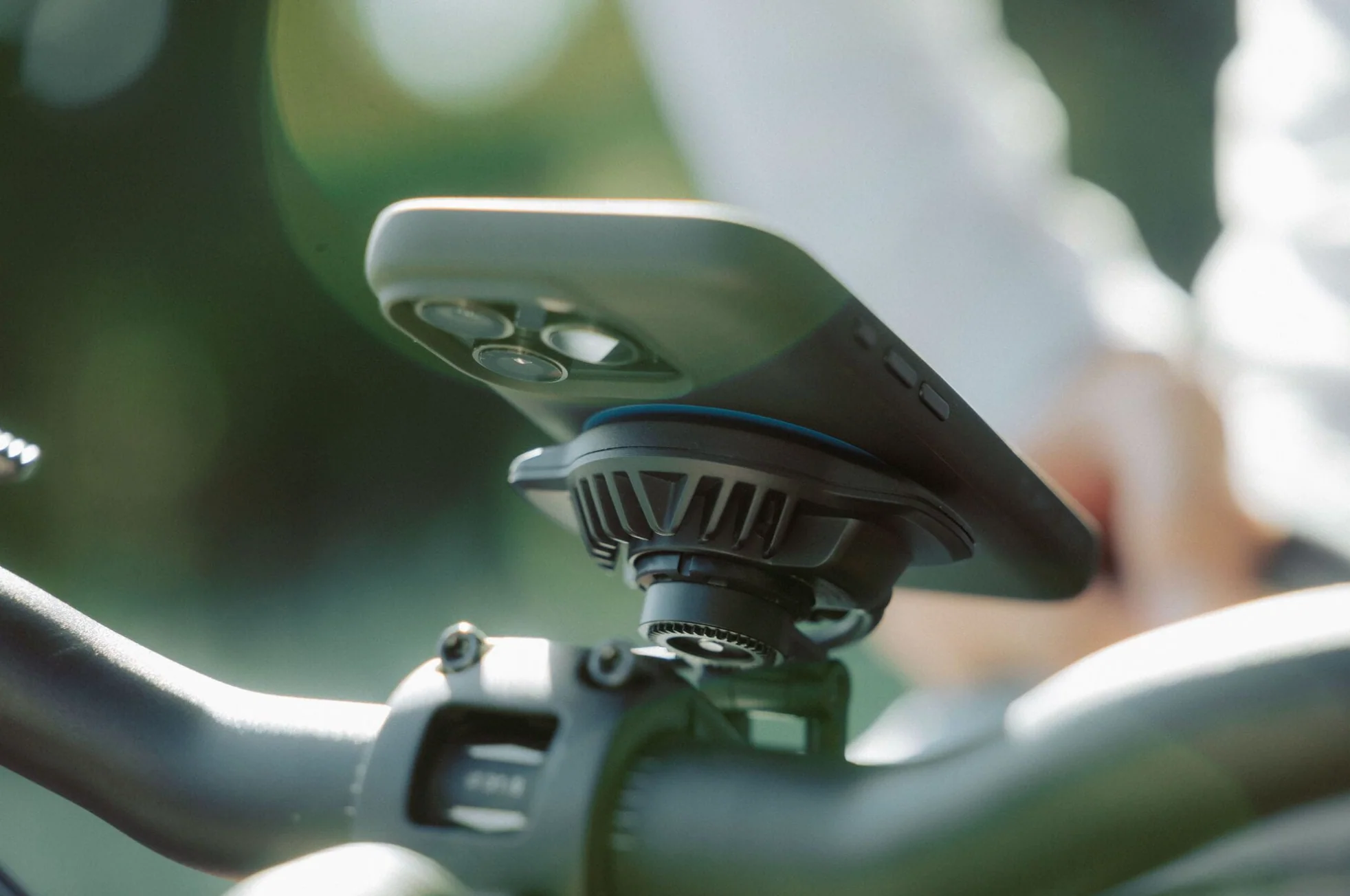 Quad Lock Waterproof Wireless Charging Head - Image 2